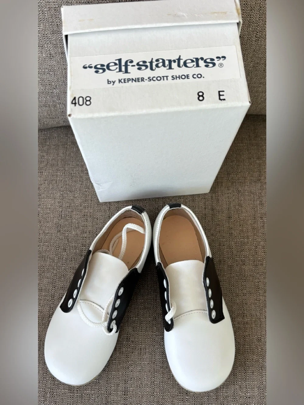 Self-Starters Kids Two-Tone White and Black Saddle Shoes Kepner-Scott size 8